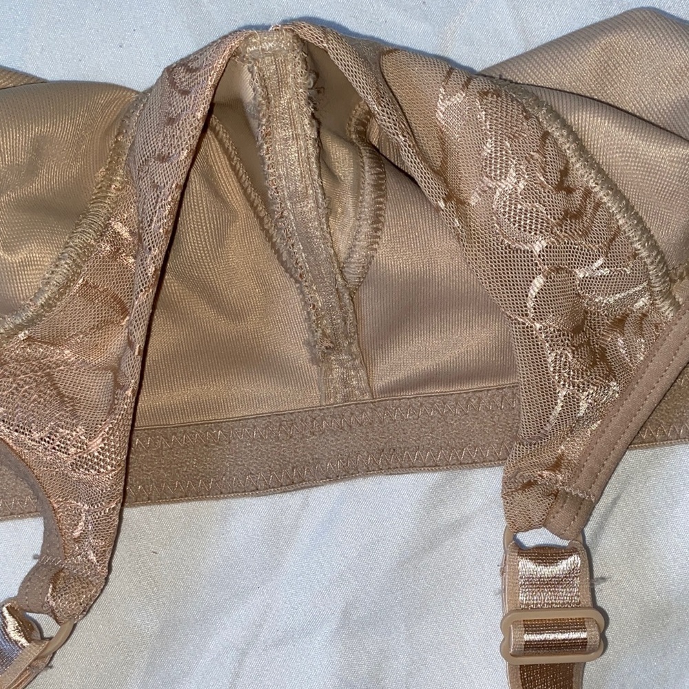 Bali Light Brown Lace Accent Bra - Picture 15 of 15